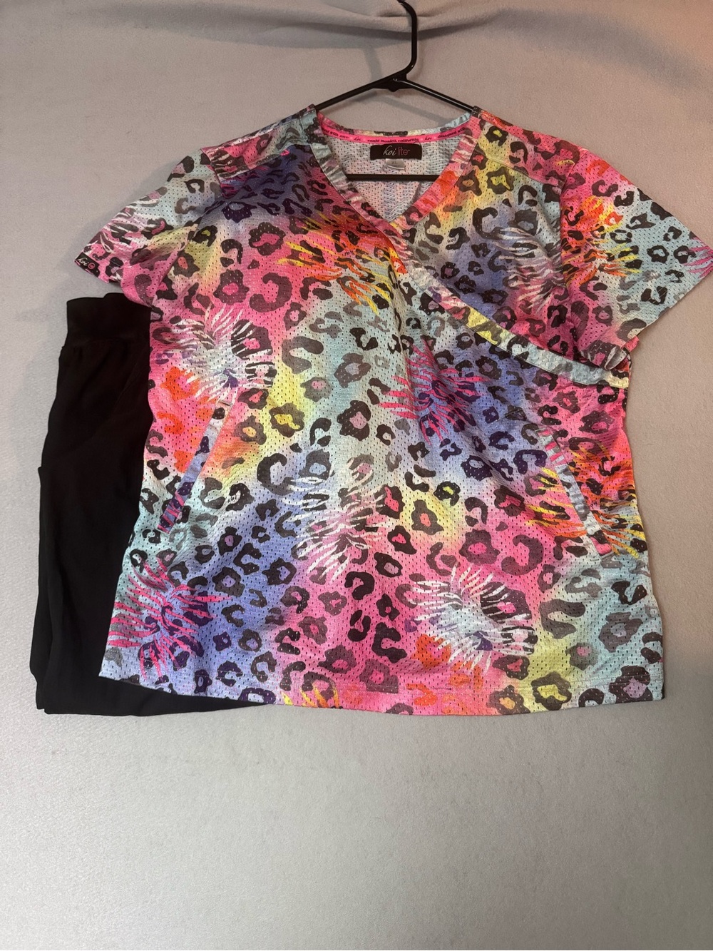 Koi lite Women’s Scrub Set